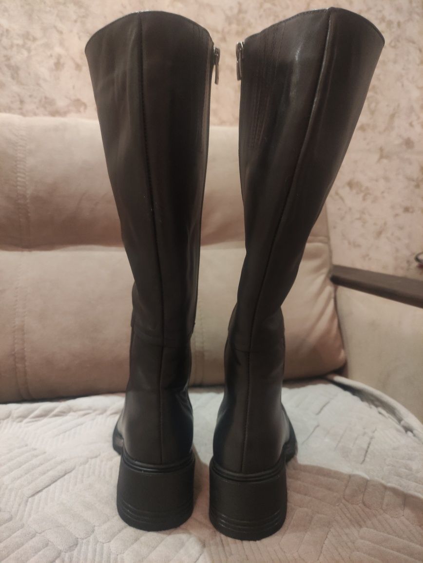 Продам зимние качественные сапоги