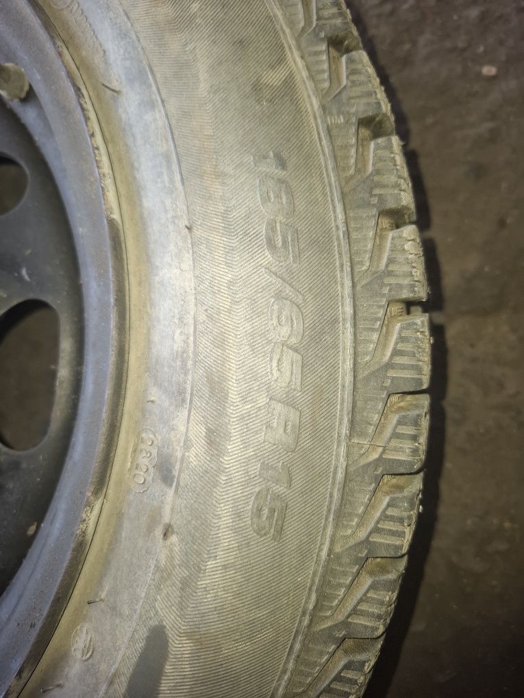 Продам резину с дисками R15 зимняя шипованая