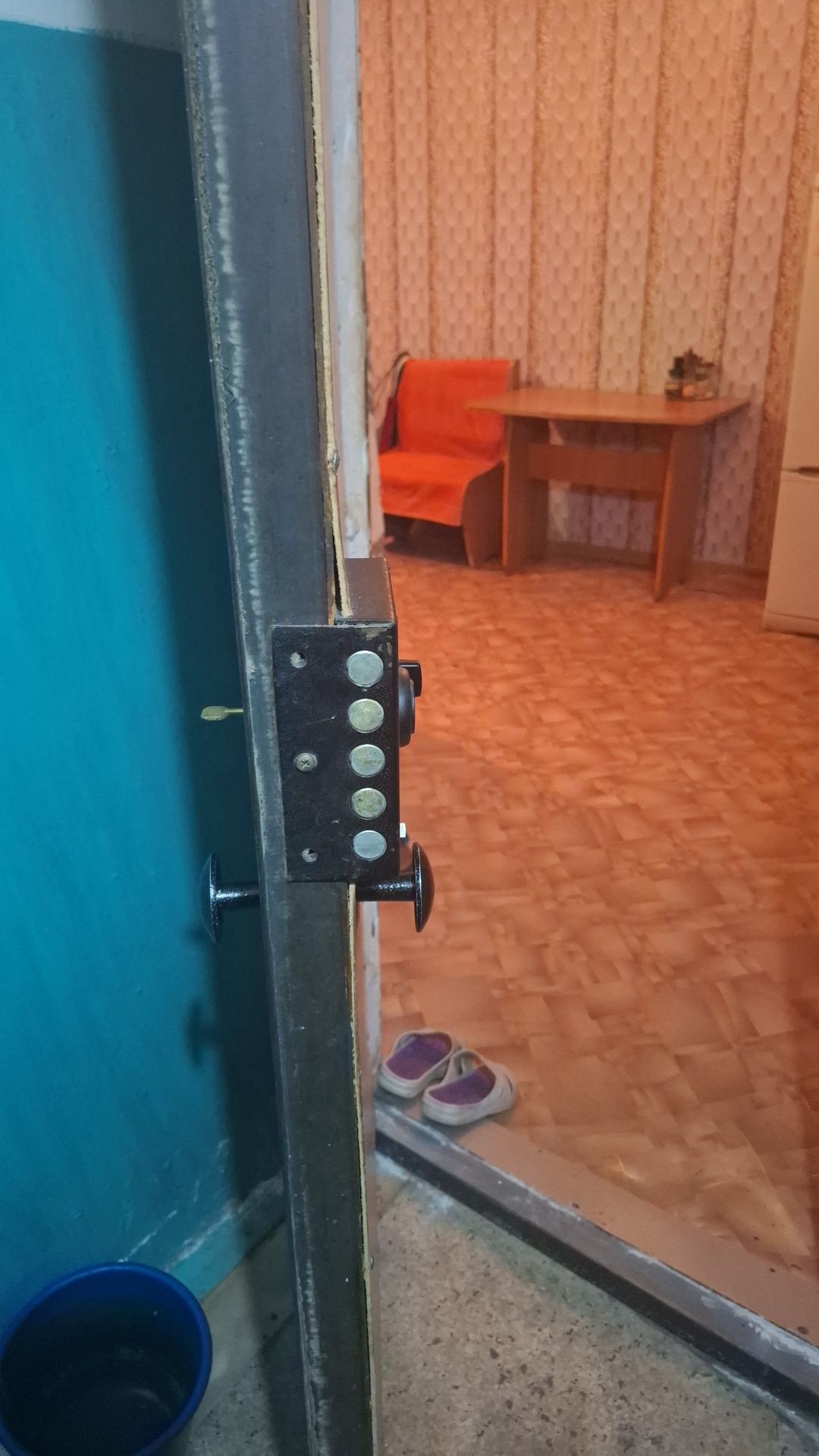 Продам комнату в общежитие 18 квадратов,  4 этаж из 5, комната тёплая
