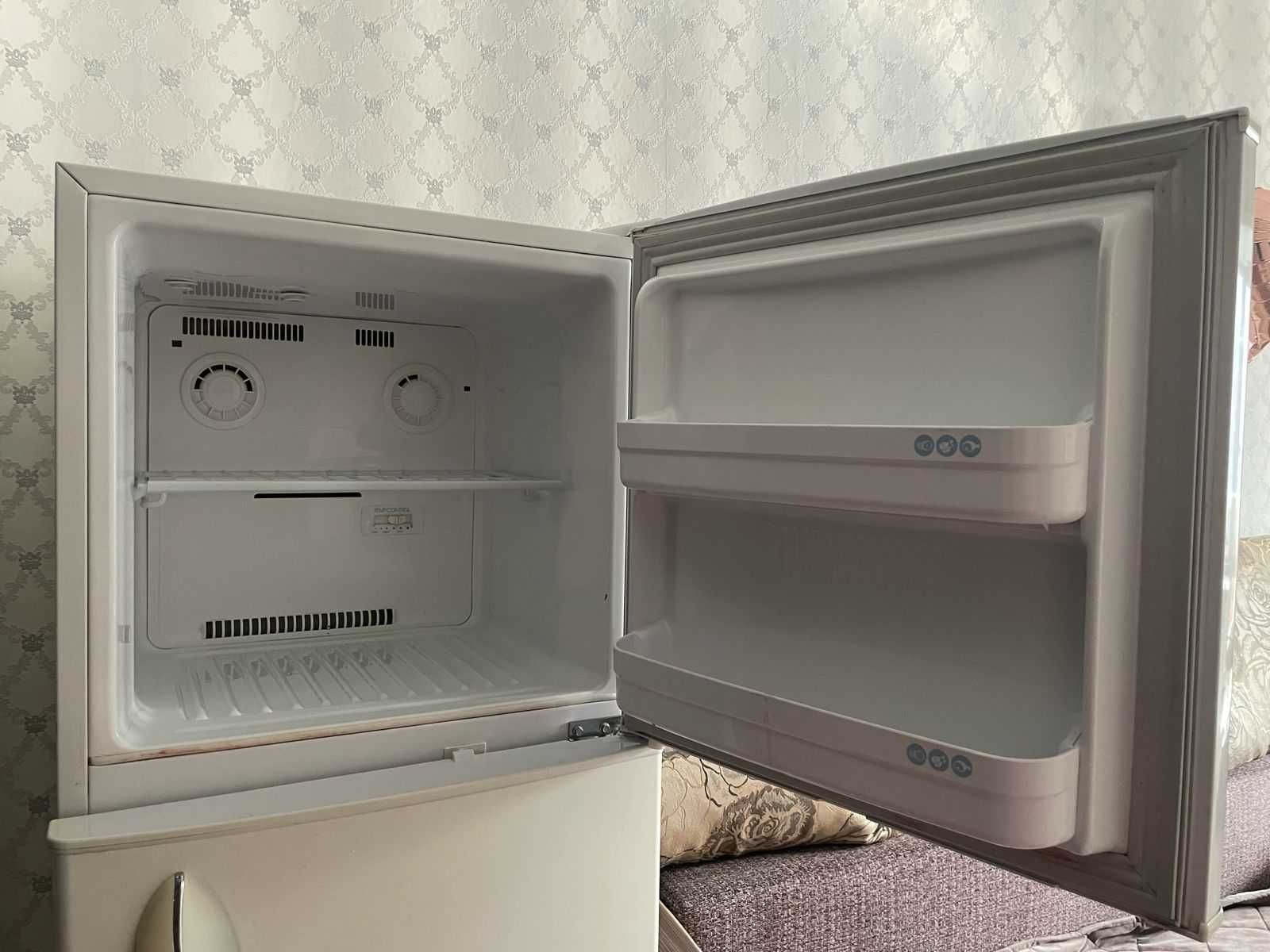 Продам холодильник - цена 5000