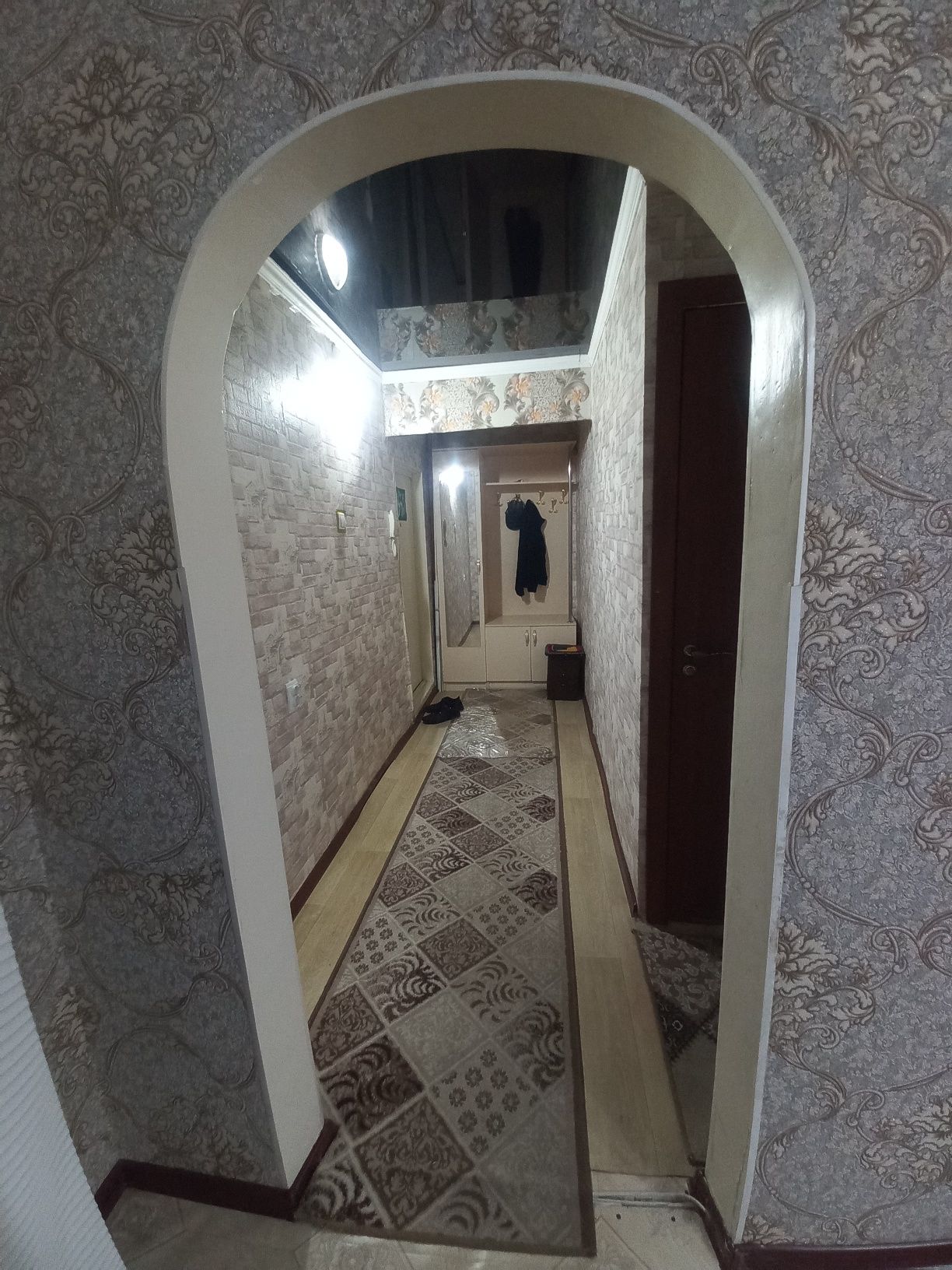 Продам 2 комнатную квартиру 43 кв.м. мкр. Жетысу  с мебелью От Хозяина