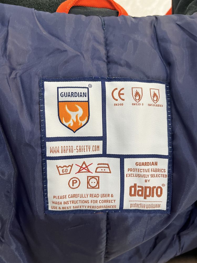 Продается спецодежда зимняя. Каски