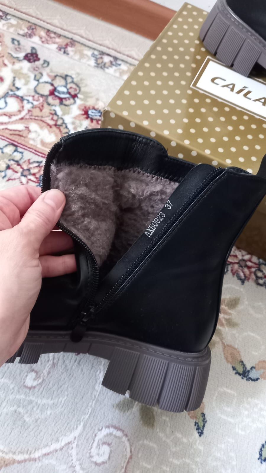 Продам женский зимный обувь