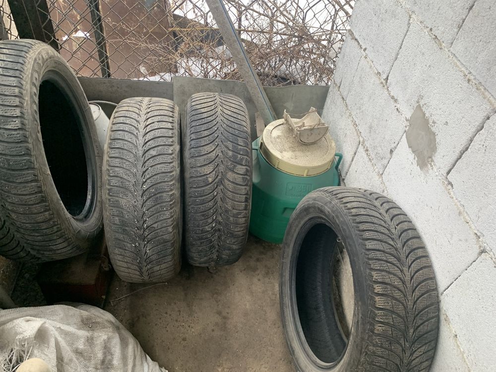 Шины зимние в хорошем состояний