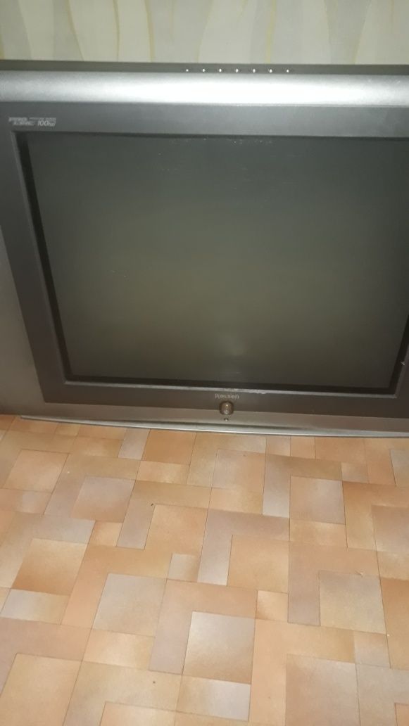 Продаётся большой английский телевизор Rolsen