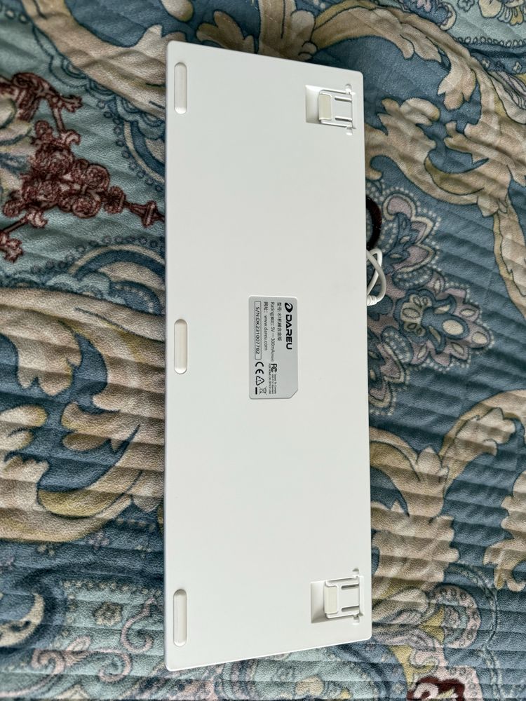 Продаю механическую клавиатуру DAREU EK815