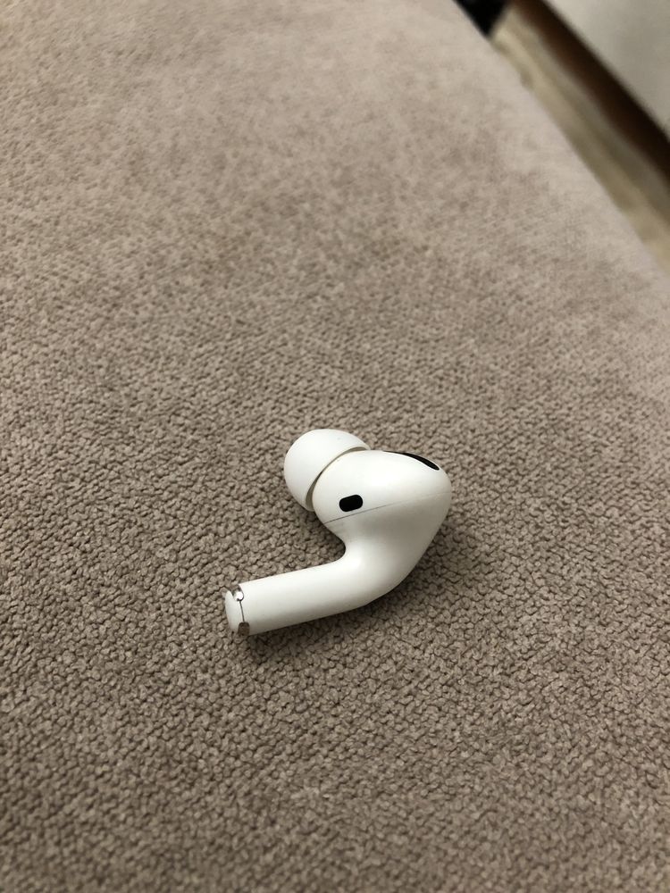 Правый наушник Airpods Pro