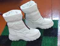 Продам белые сапожки  размер 40-41