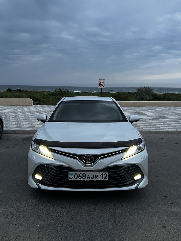 Сдаю в аренду с водителем Toyota Camry 70 2018
