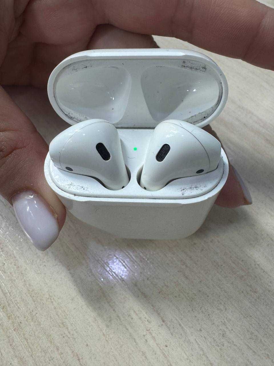 Наушники AIRPODS 2 в хорошем состояние бу