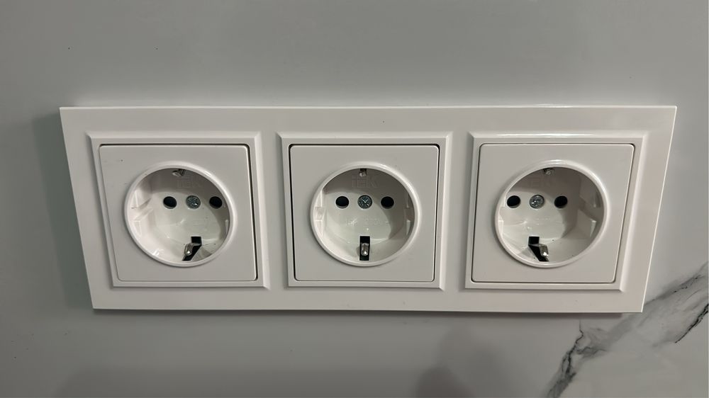 Продам розетки и выключатели Schneider и IEK
