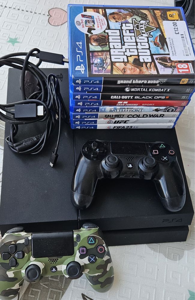 Продам PS4 в отличном состоянии