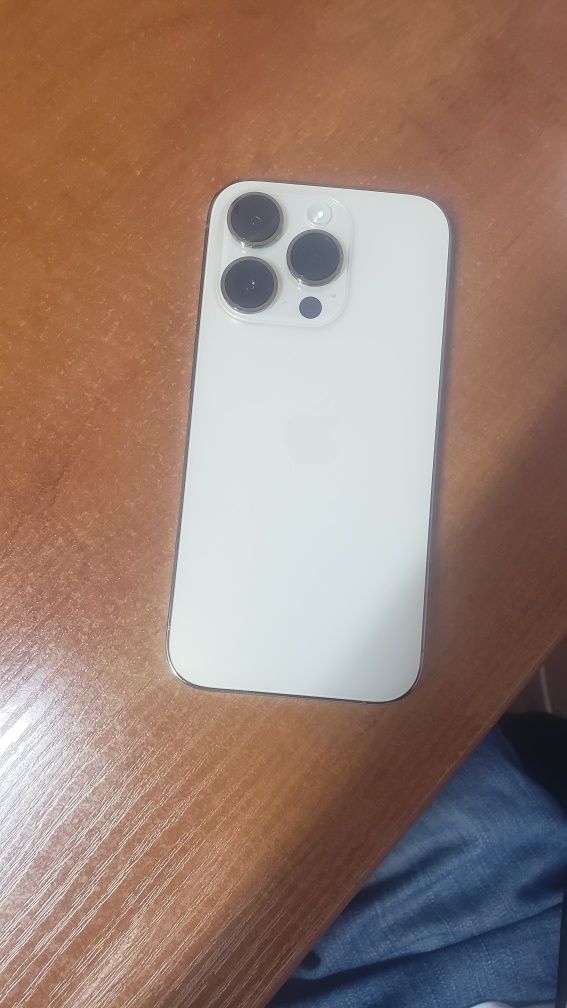 почти новый iPhone 14 pro