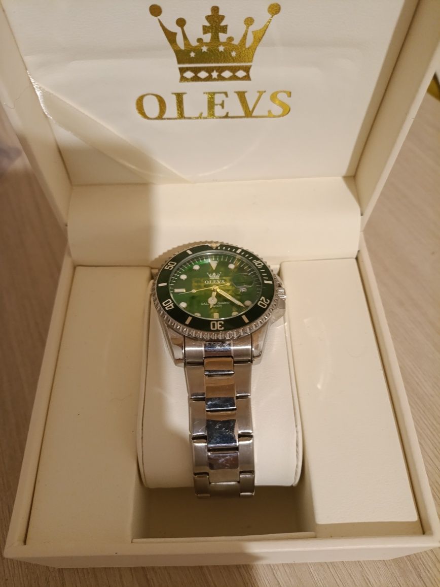 Продаю часы Olevs