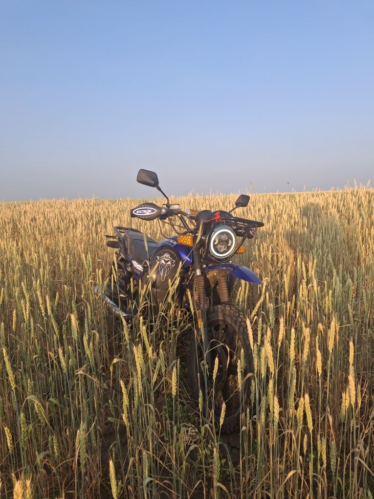Продам мотоцикл 200 куб