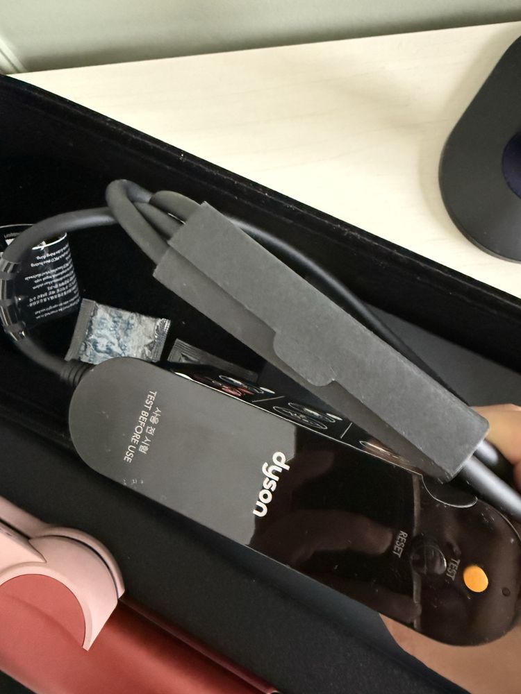 Продам выпрямитель-фен Dyson