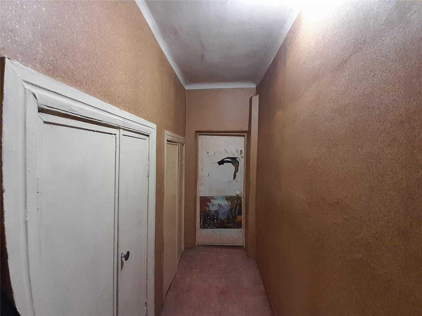 Продам 3 комн кв болгарского типа в старом городе.
на 1 эт 2 эт дома .
