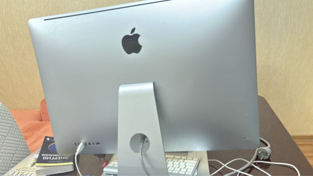 Продаю iMac 24" (Early 2009) моноблок Apple, рабочий