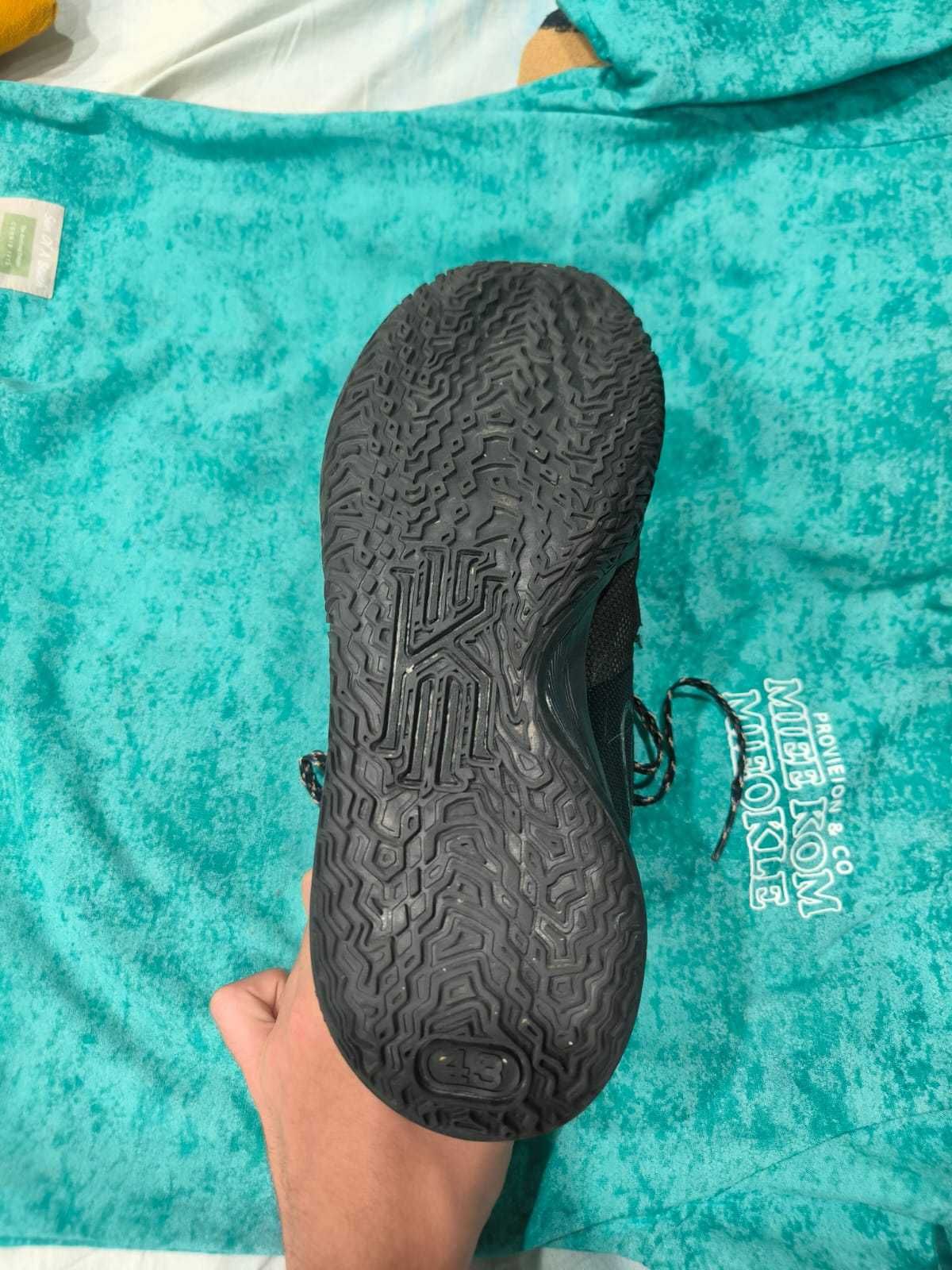 Кроссовки KYRIE 7.Хорошее состояние. 43 размерр