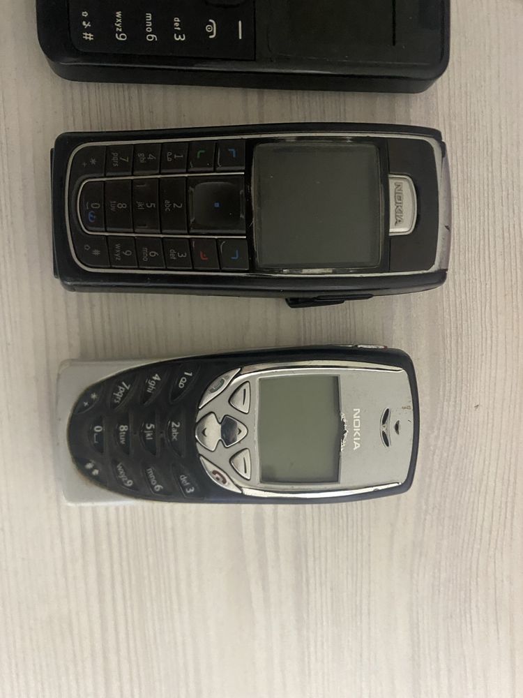 Телефоны Nokia и Motorola