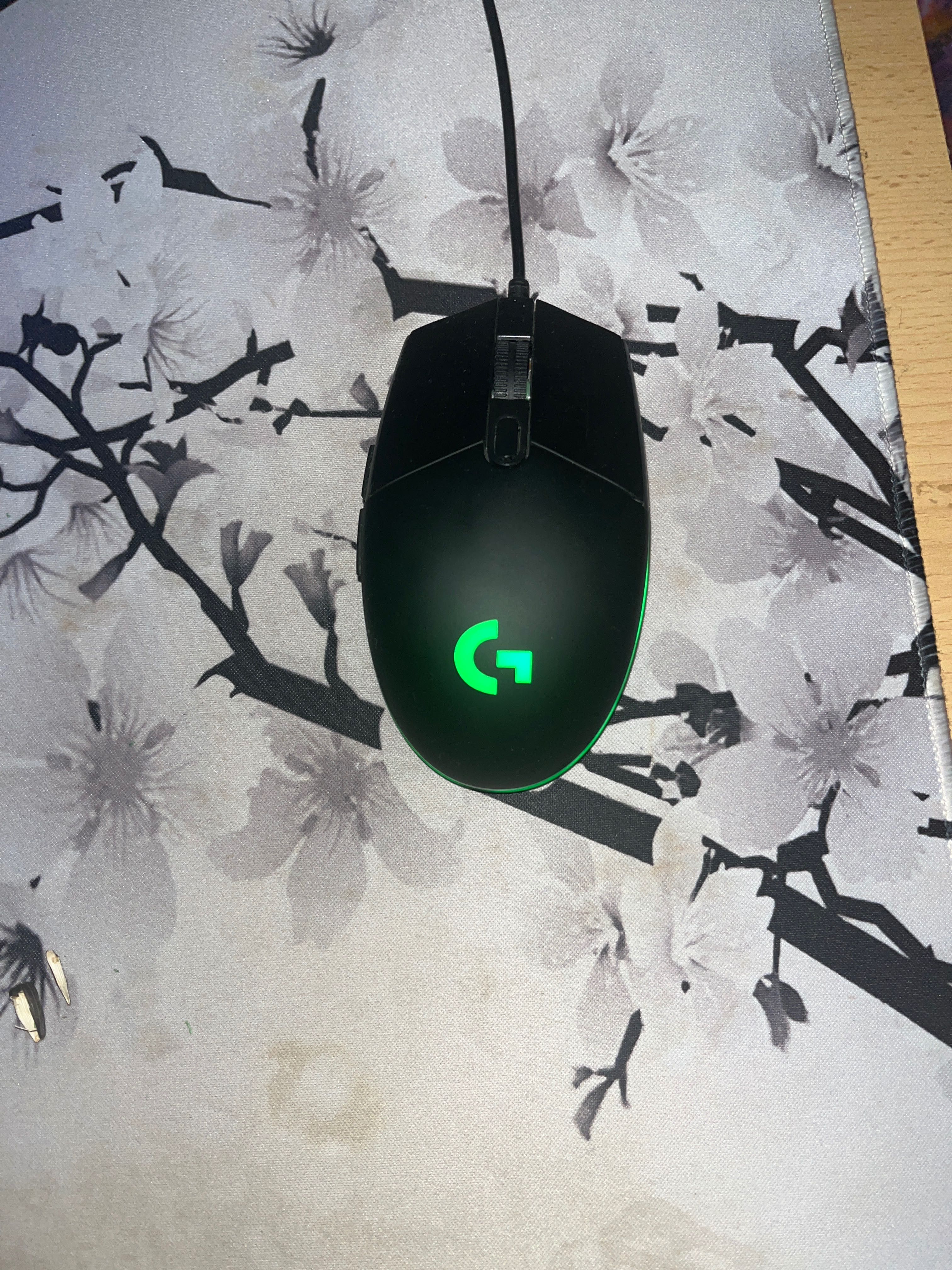 Игровая мышь Logitech G102 Lightsync черный