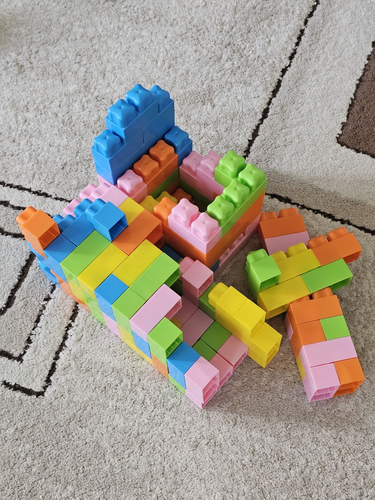Игрушки конструктор для малышей