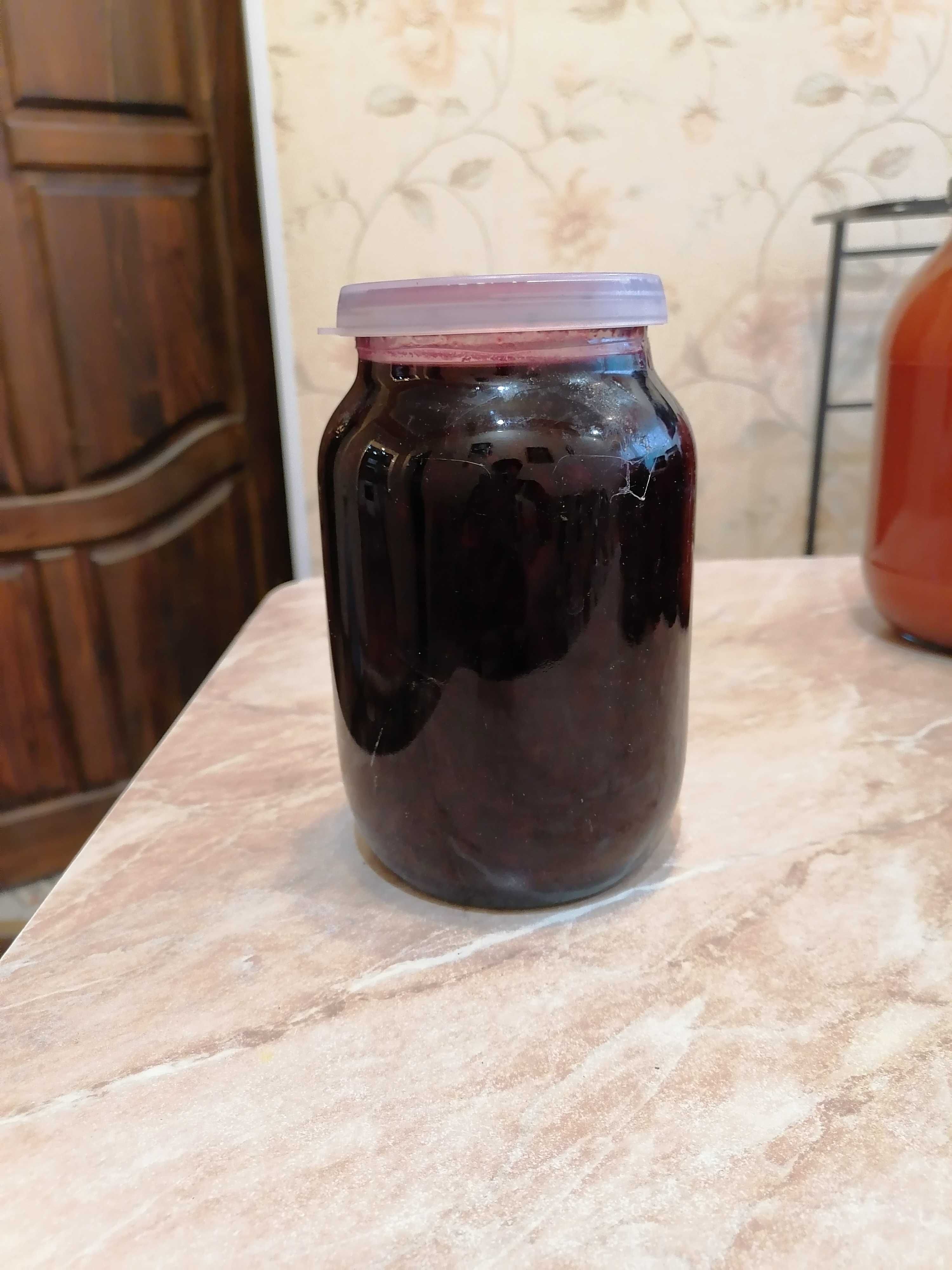 Продам домашнее варенье из ягод и домашний сок . замороженную малину.