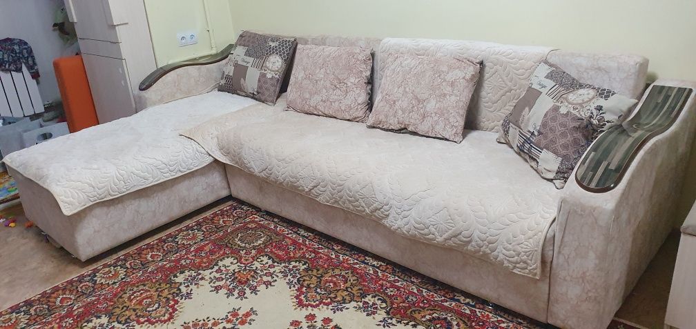 Продам диван хорошего качества с ящиками для белья