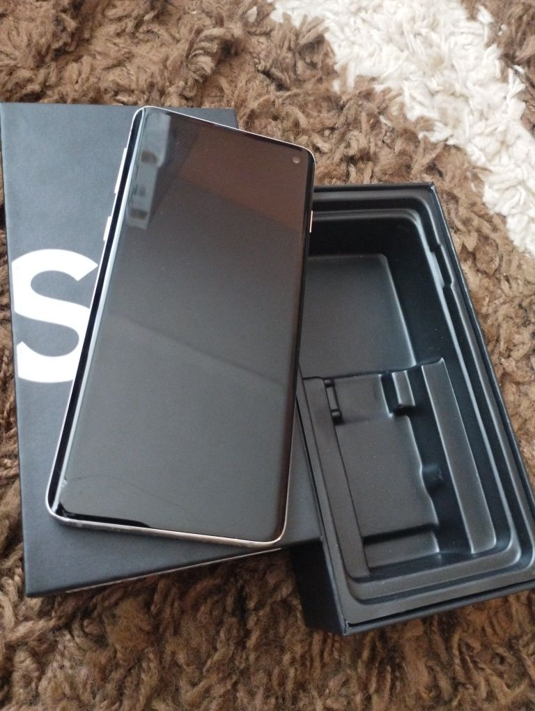 Смартфон Samsung S10 б/у