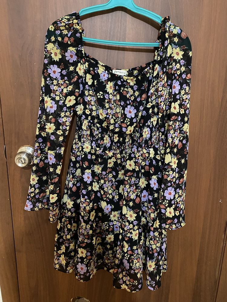 Женские  платья  продам , разные срочно