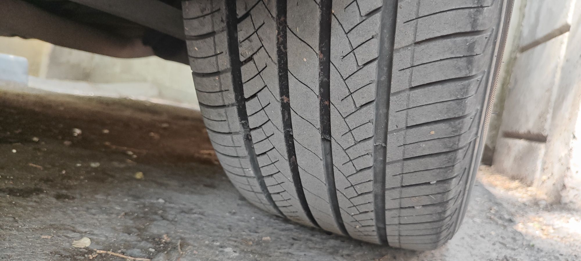 Шины в отличном состоянии 245/50 R18