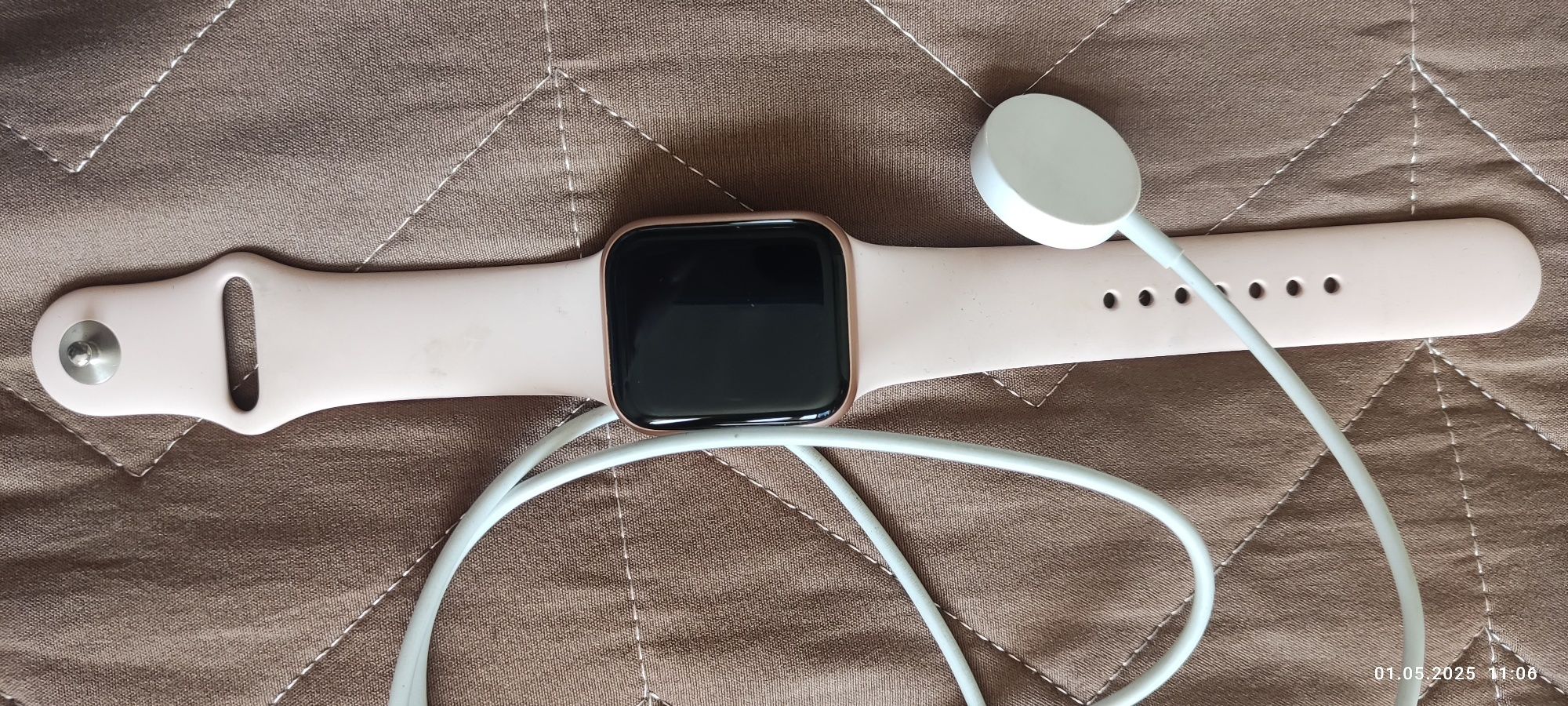 Продам часы Смарт-часы Apple Watch SE 2 Gen (2022) 40 мм starlight-беж