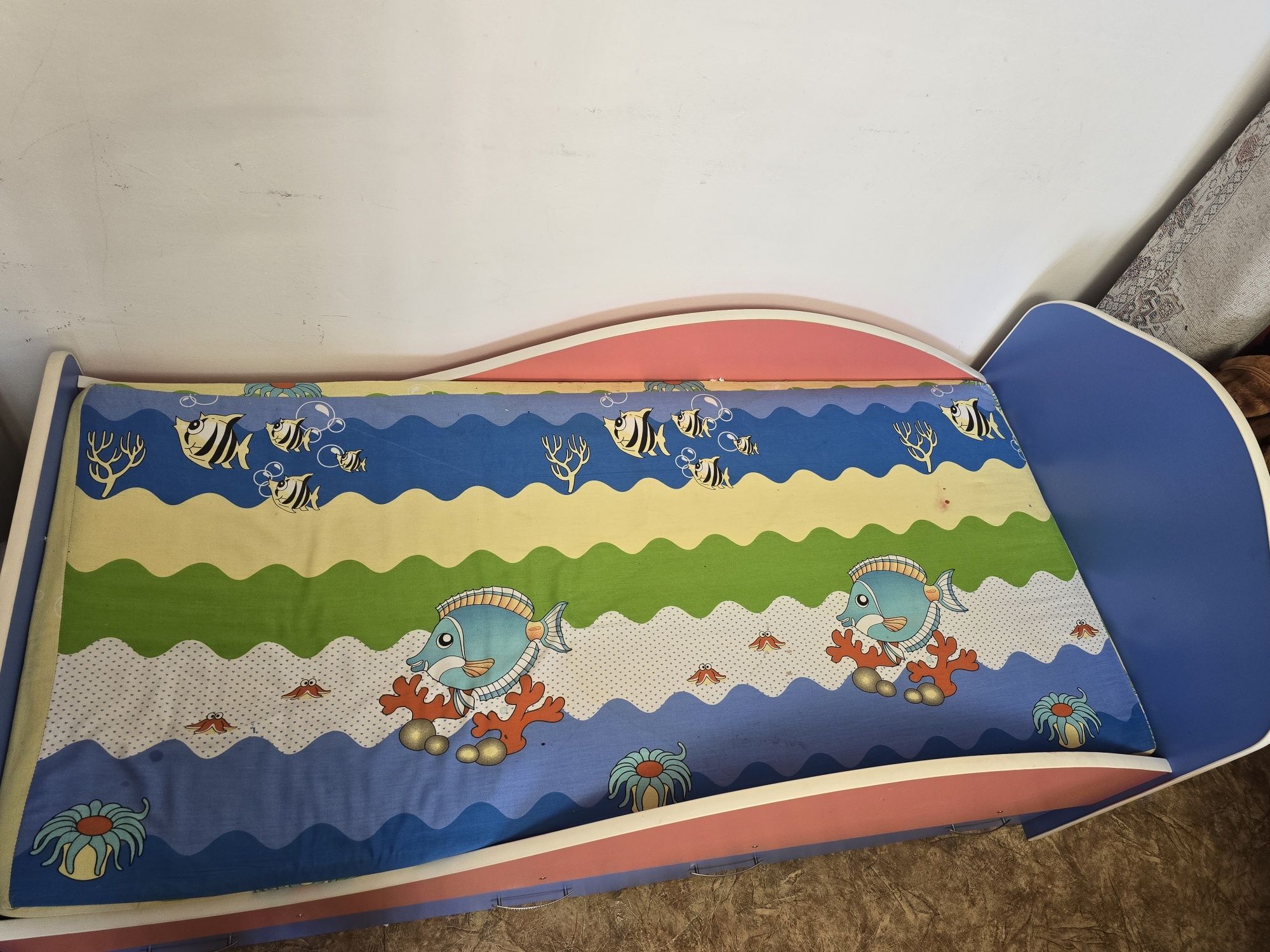Продам кровать детскую