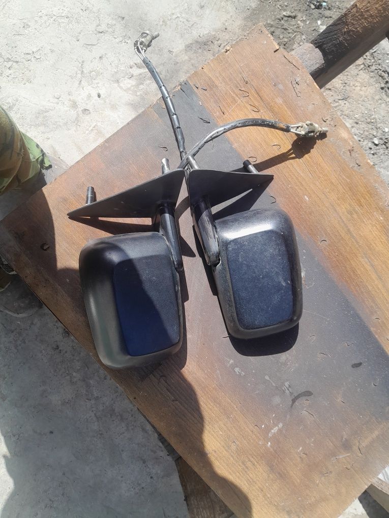 Обменяю зеркола на аккамулятор 12В