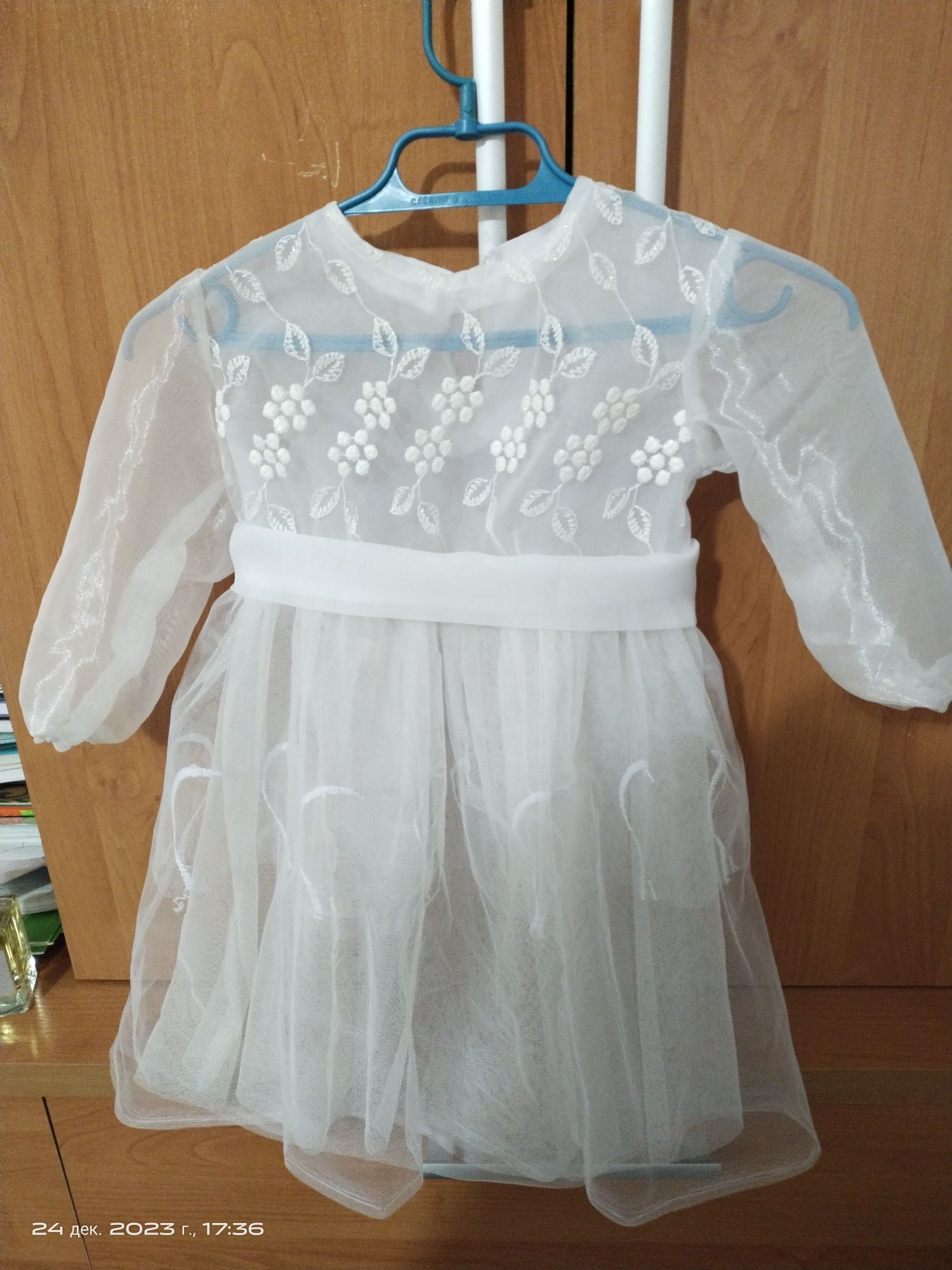 Продам детские платья.