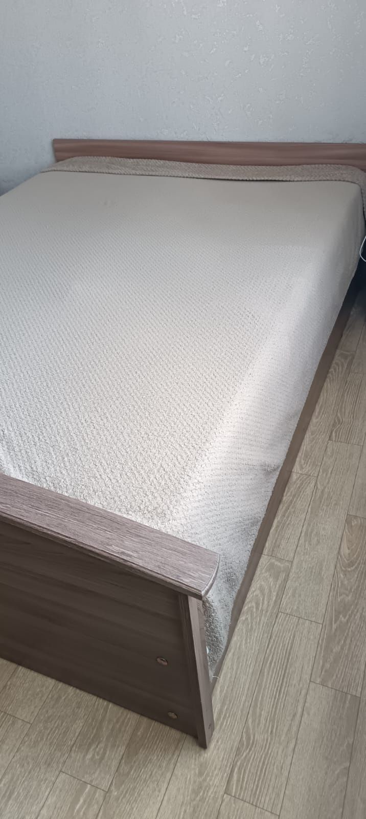 Продам  спальную кровать