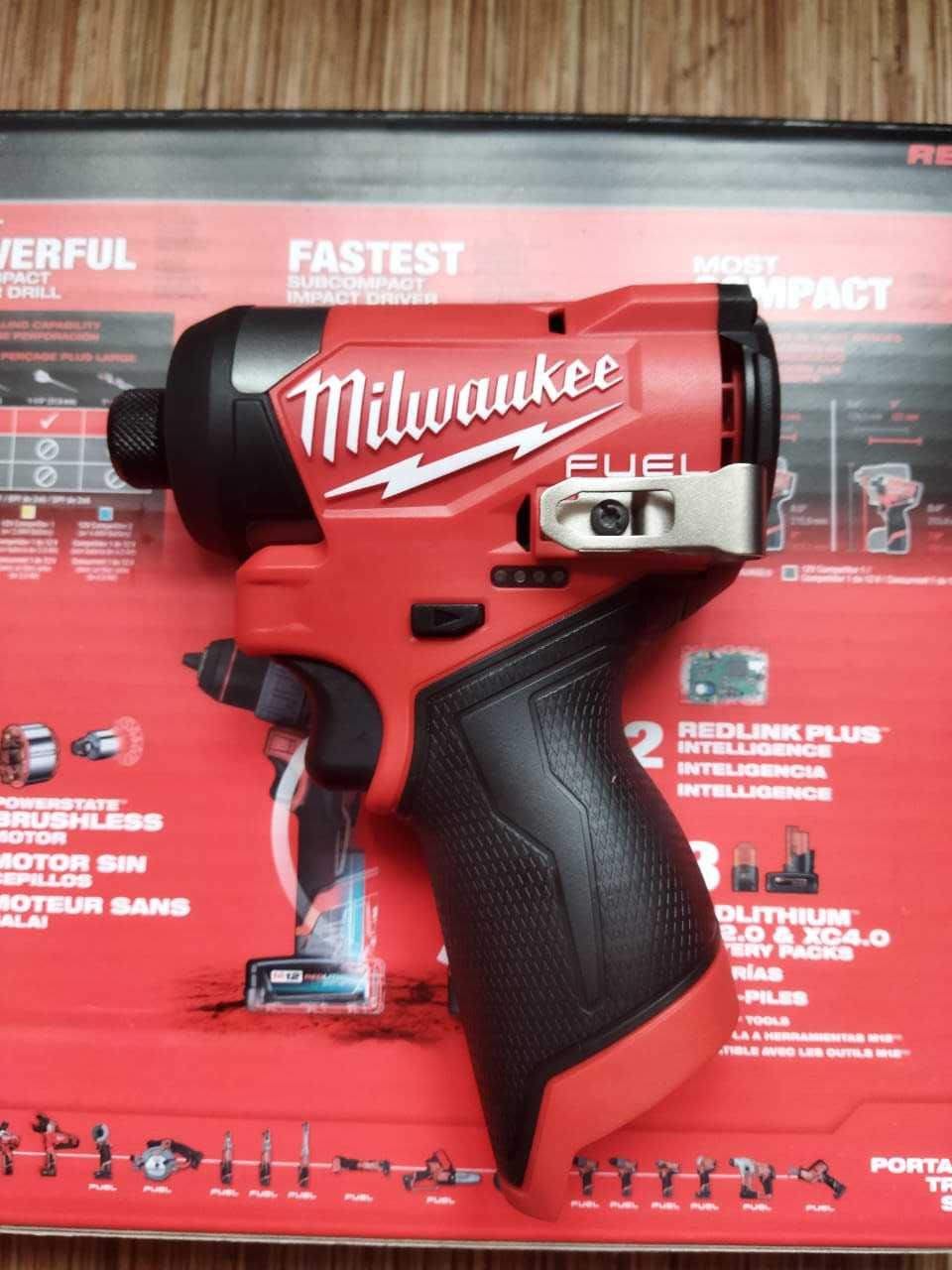 Бесщеточный импакт винтоверт и дрель шуруповерт Milwaukee 3497-22