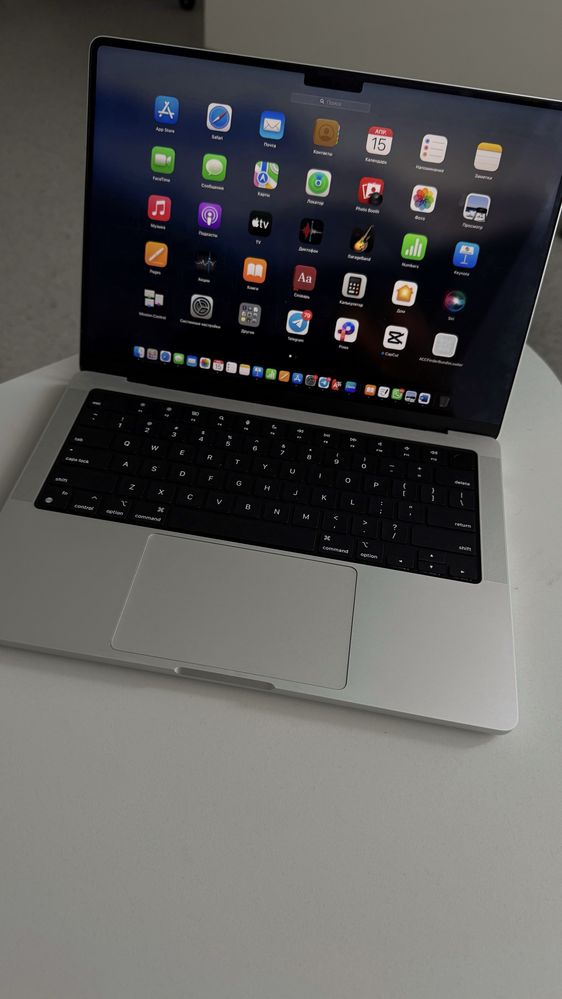 MakBook Pro Apple