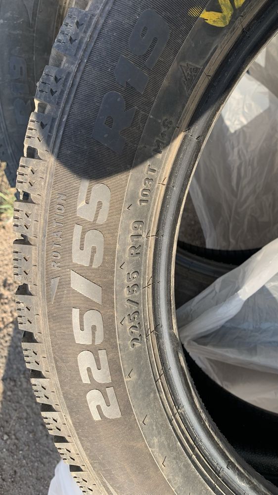Продам зимнию резину на R19/55/225