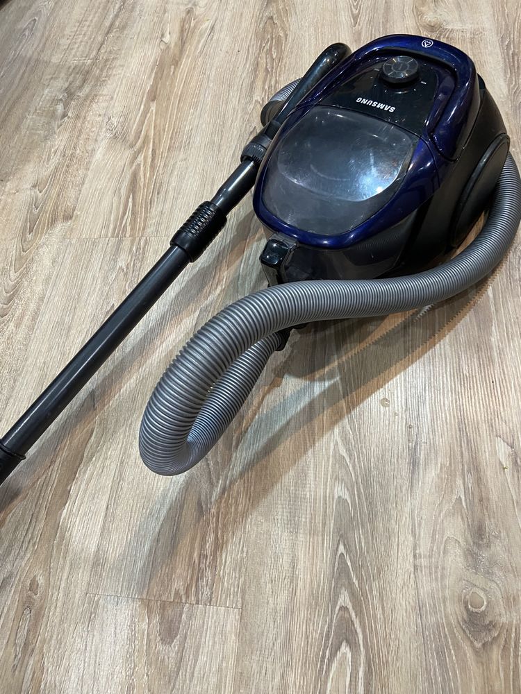 Пылесос Samsung VC18M3120VB/EV синий