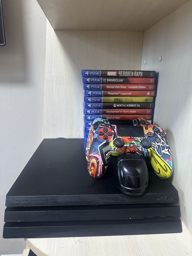 Продам PS 4 Pro с дисками в идеальном состоянии.