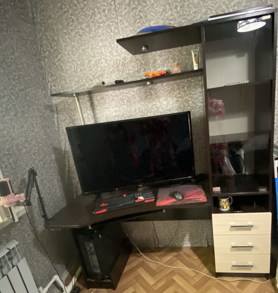 Продам компьютерный стол