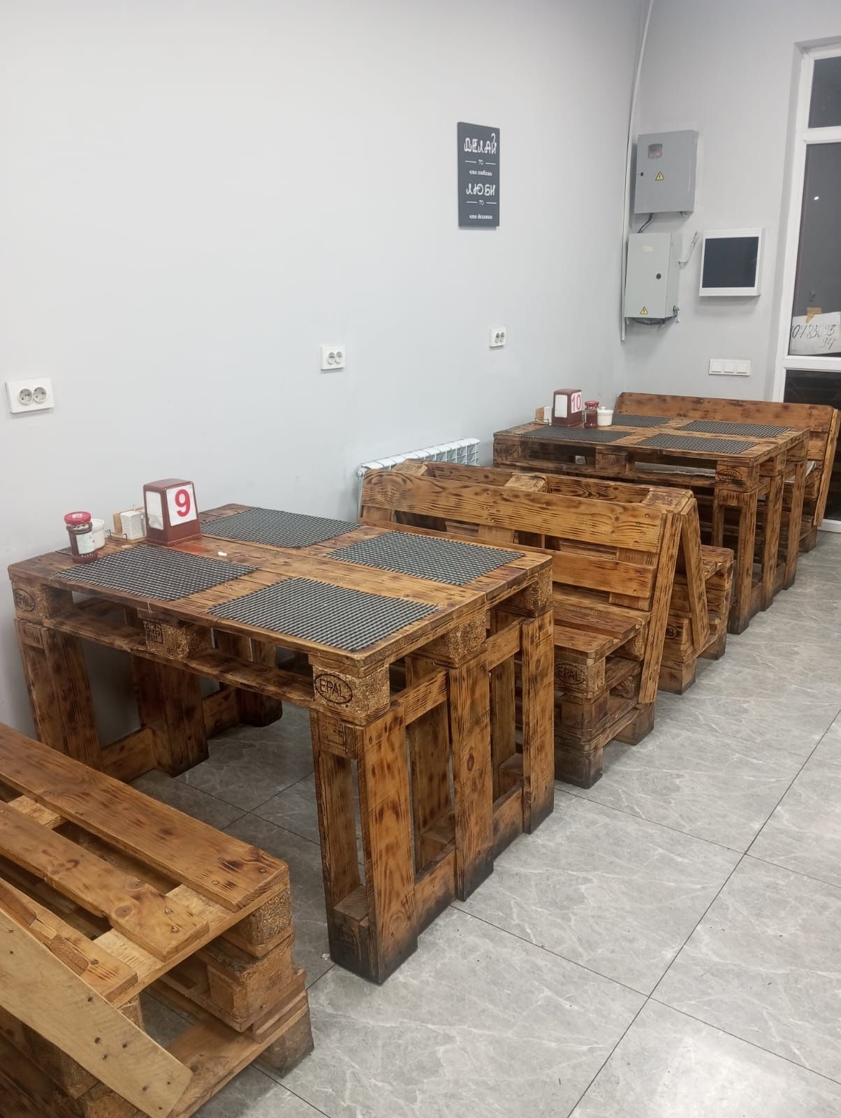 Стол стулья для кафе