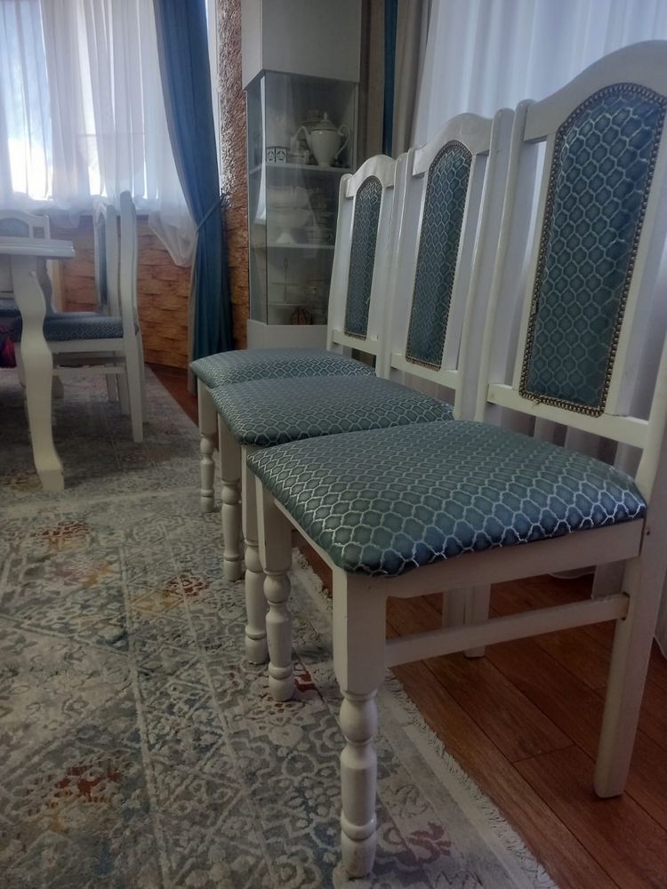 Продается стол со стульями