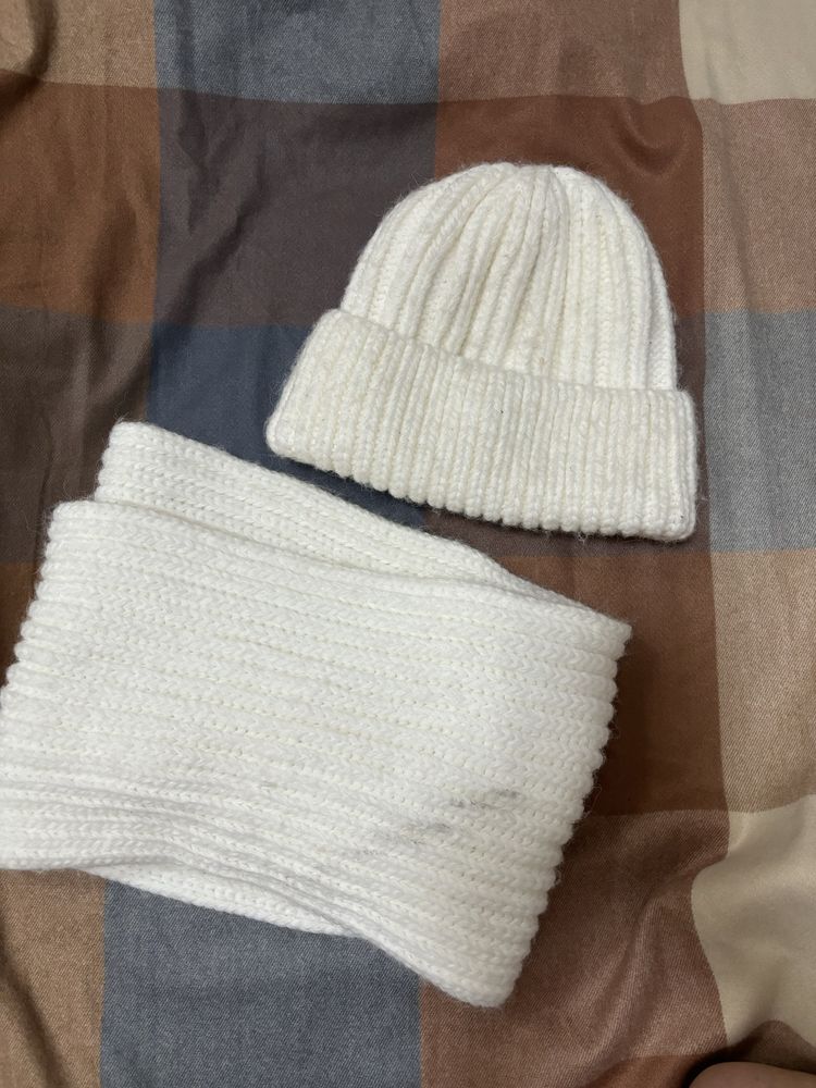 Продам шапки две пары