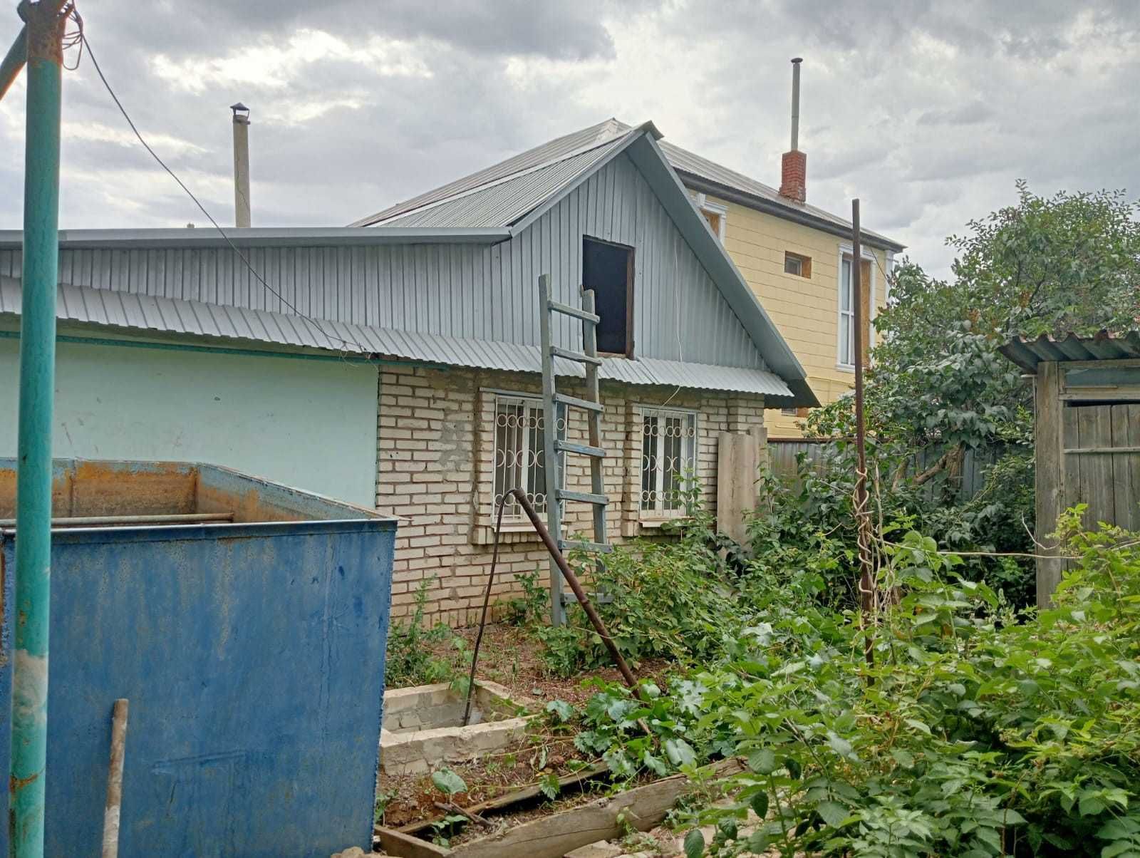 В р-не Омеги продается 2 дома на одном участке