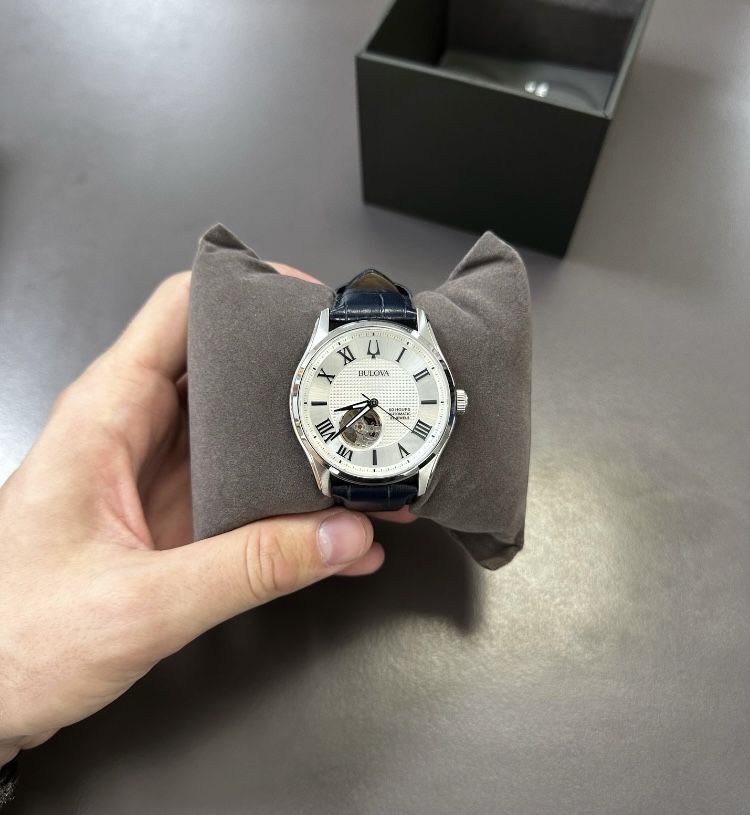 Часы механические BULOVA