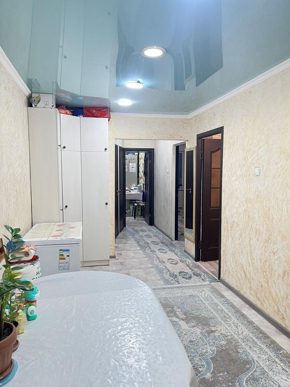 Срочно продам  3х комнатную квартиру в микрорайоне Самал.  Середина