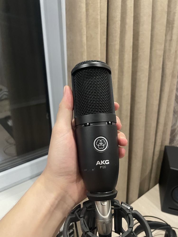 Микрофон AKG P120