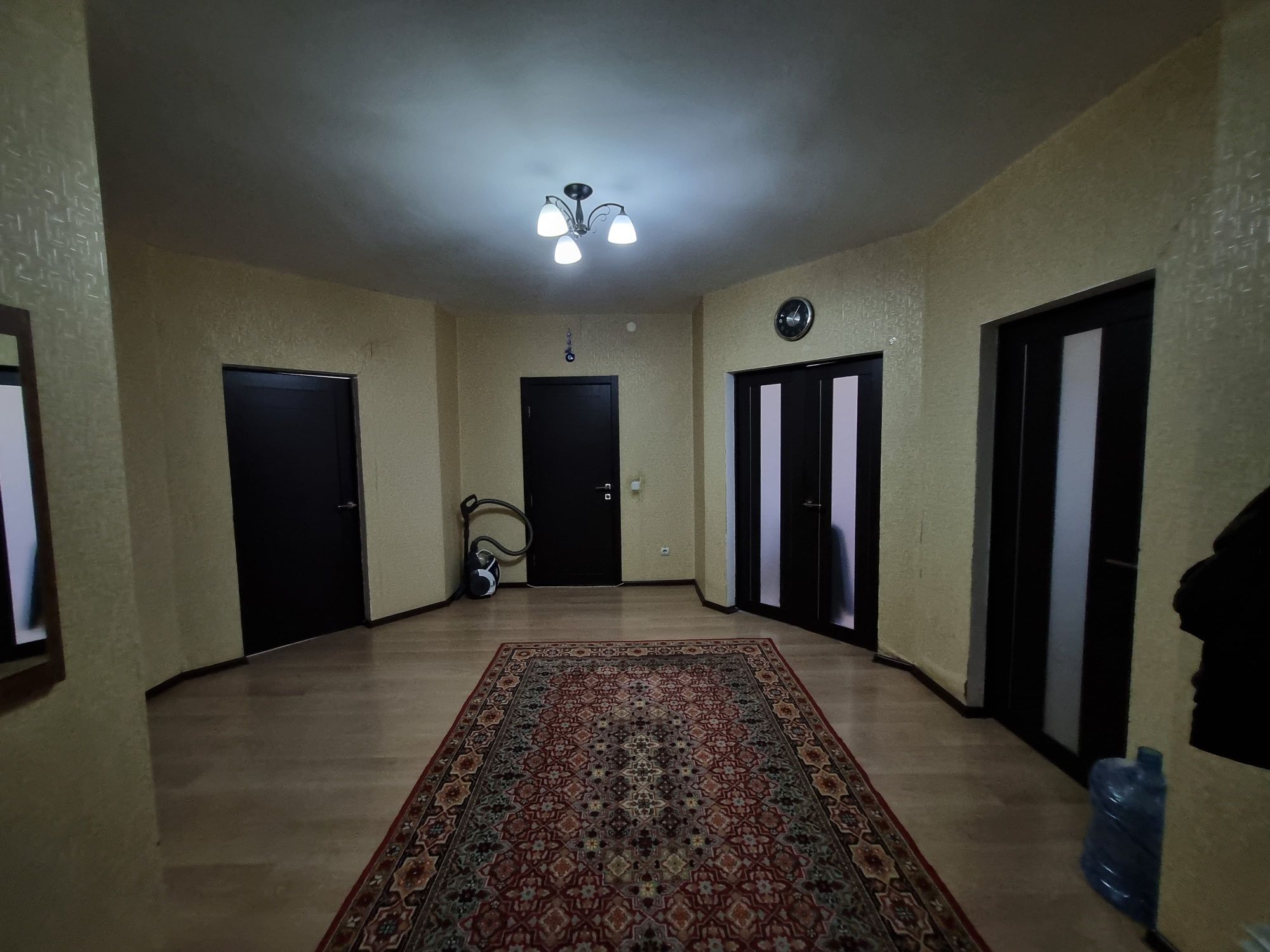 Продаётся 3-х. Комнатная квартира в 10-мик. в 25-м. Доме.